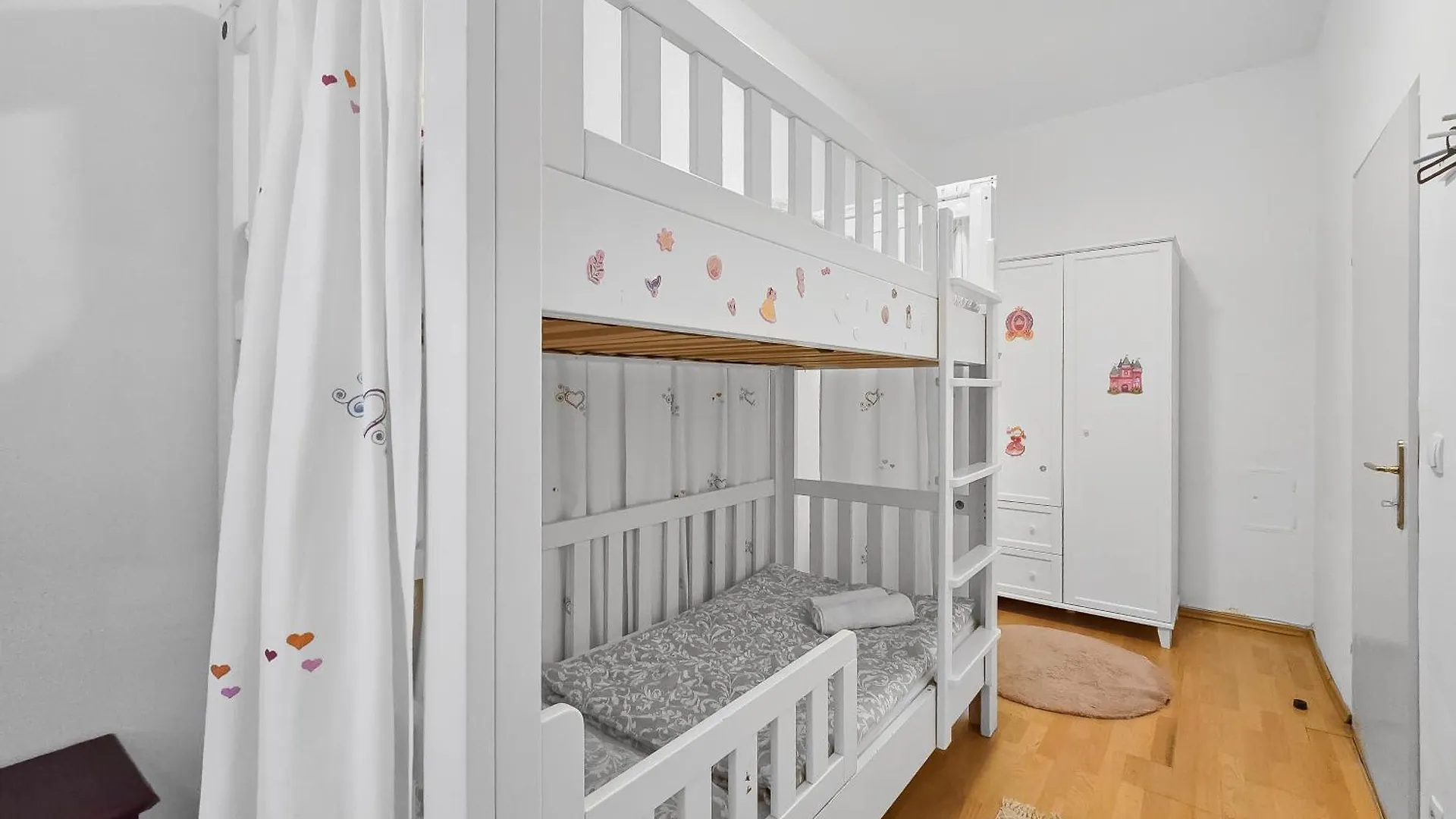 דירה וינה Three-Bedroom Sanctuary, King-Size Beds אוסטריה